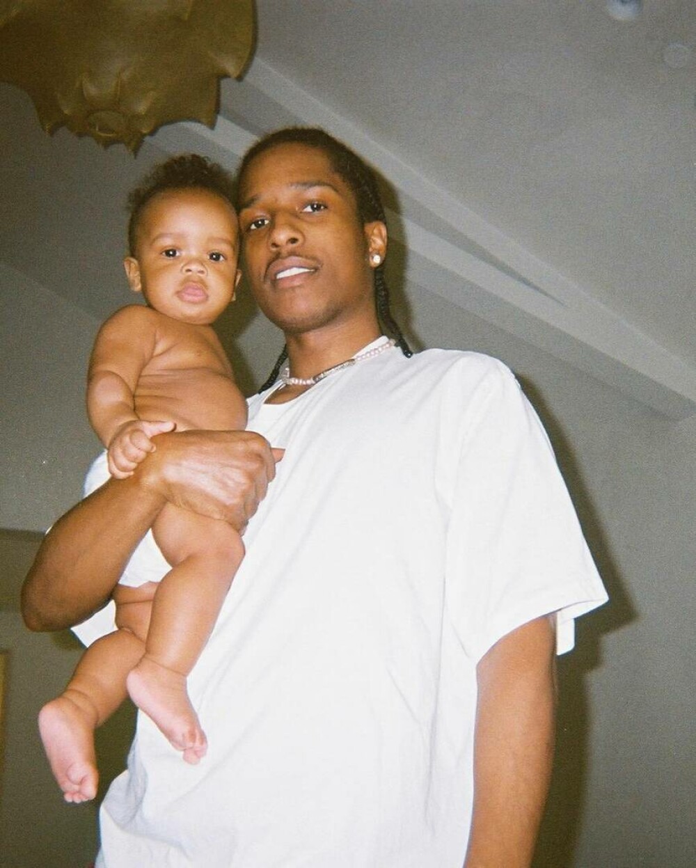 Rihanna și A$AP Rocky, imagini emoționante cu fiul lor, la aniversarea de un an | GALERIE FOTO - Imaginea 5