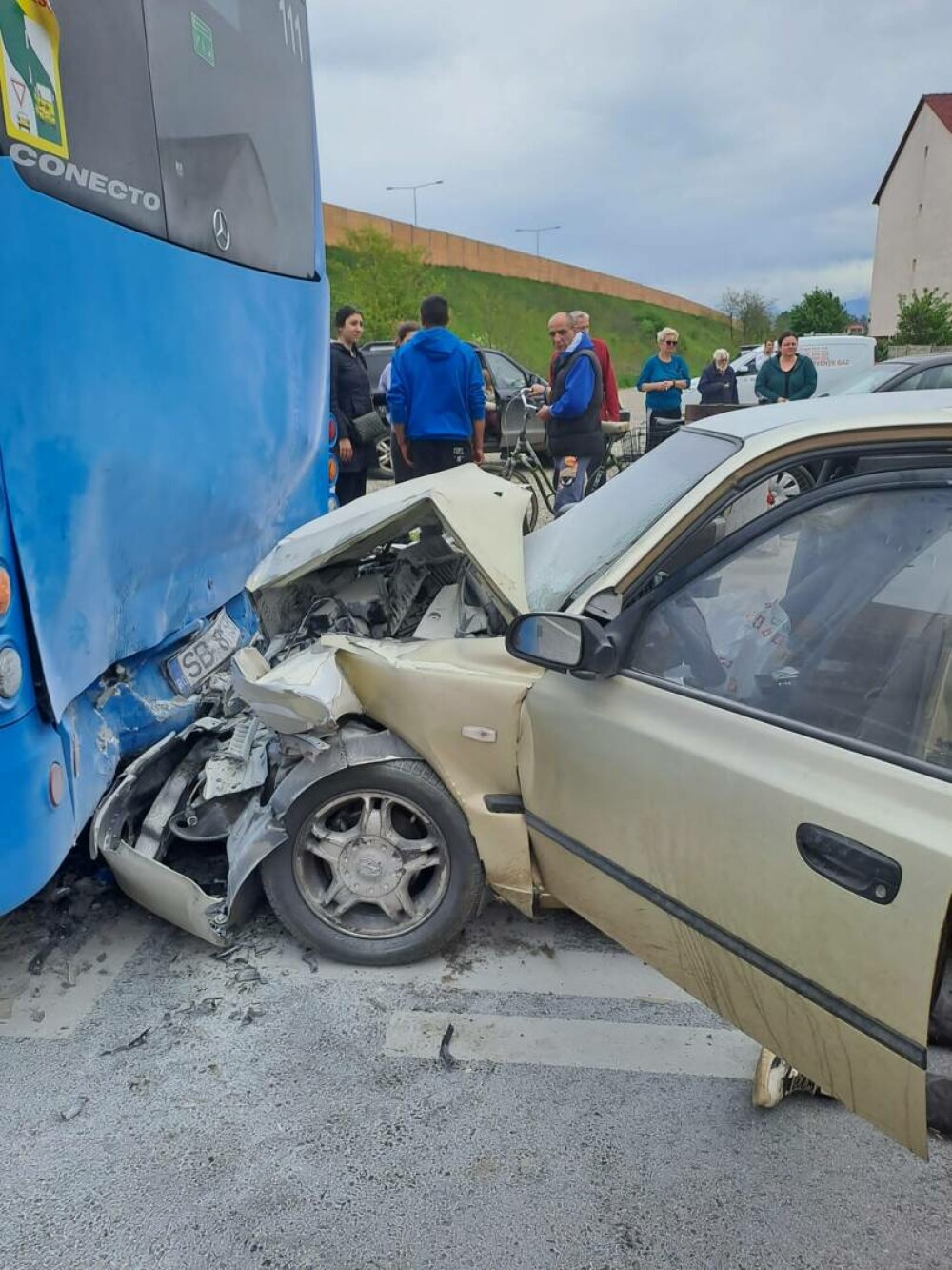 „Am sperat că nu o să moară”. Tânărul care a murit după ce a intrat cu mașina într-un autobuz nu purta centura de siguranță - Imaginea 7