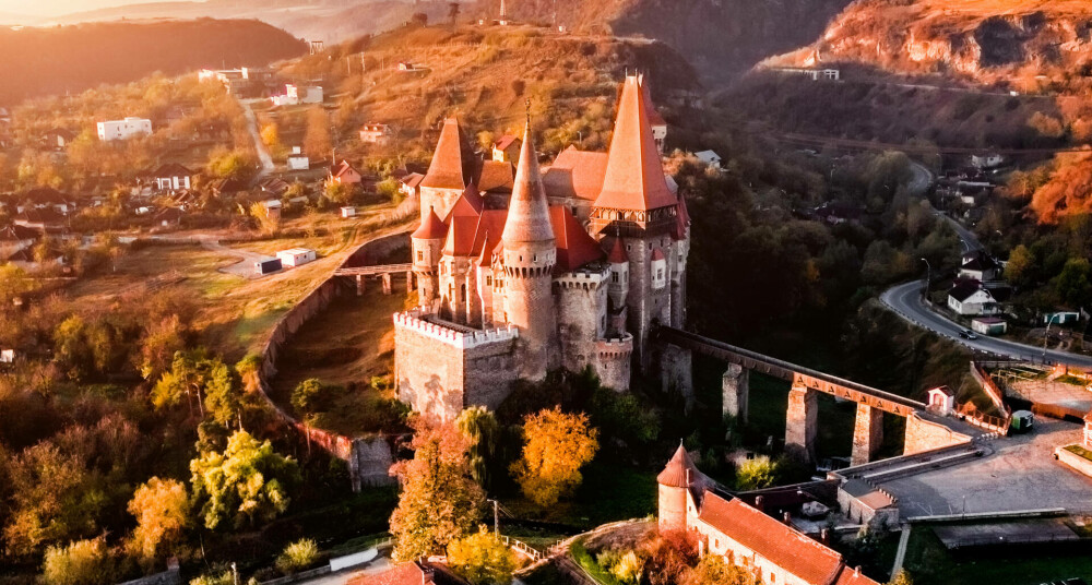 Obiective turistice în Hunedoara. Cele mai impresionante monumente istorice din județ - Imaginea 1