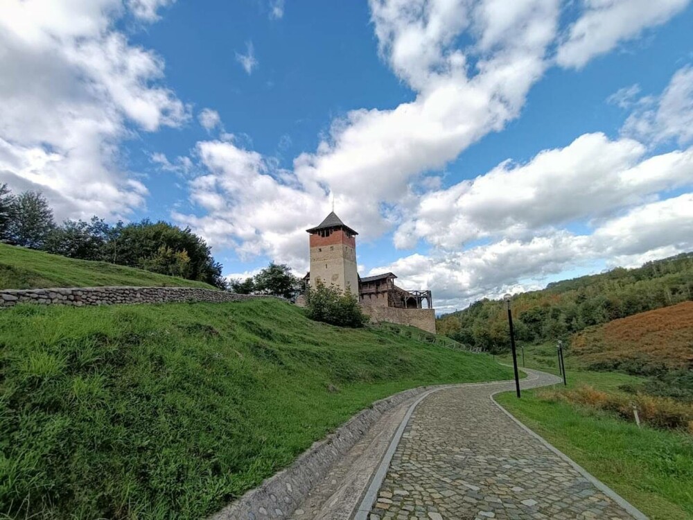 Obiective turistice în Hunedoara. Cele mai impresionante monumente istorice din județ - Imaginea 11