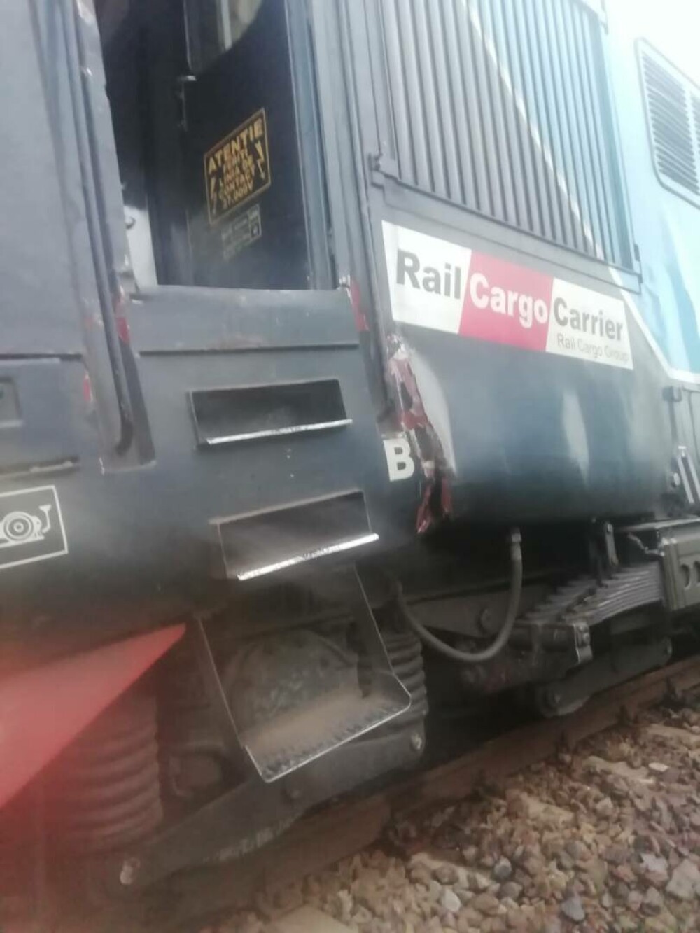 Două locomotive s-au ciocnit frontal în Giurgiu. Mecanicii au fost răniți. Unul dintre ei ar fi fost băut - Imaginea 7