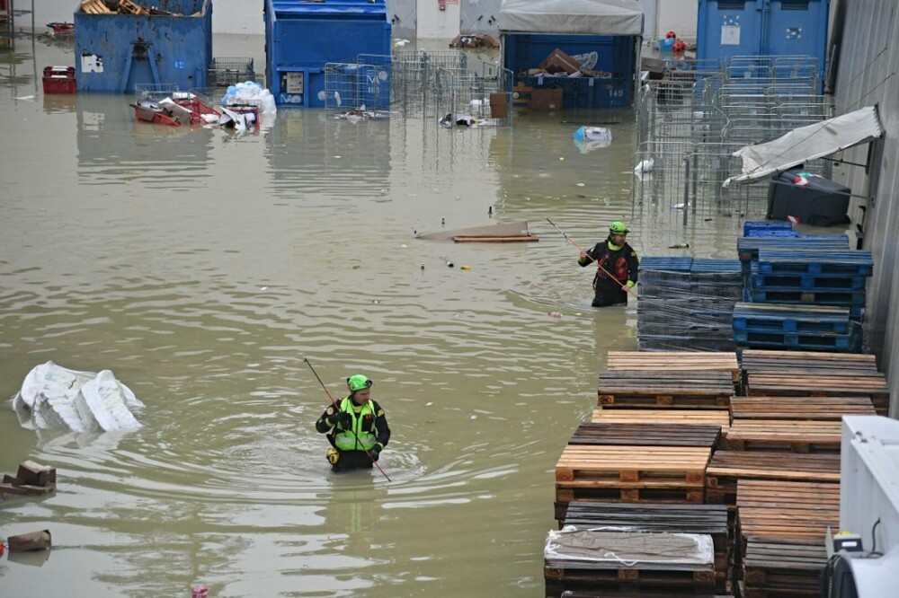 Cursa de Formula 1 de la Imola a fost anulată din cauza inundațiilor. Furtunile au provocat cinci morți în nordul Italiei - Imaginea 1