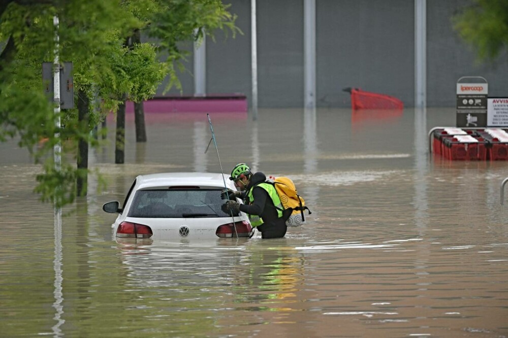 Cursa de Formula 1 de la Imola a fost anulată din cauza inundațiilor. Furtunile au provocat cinci morți în nordul Italiei - Imaginea 3