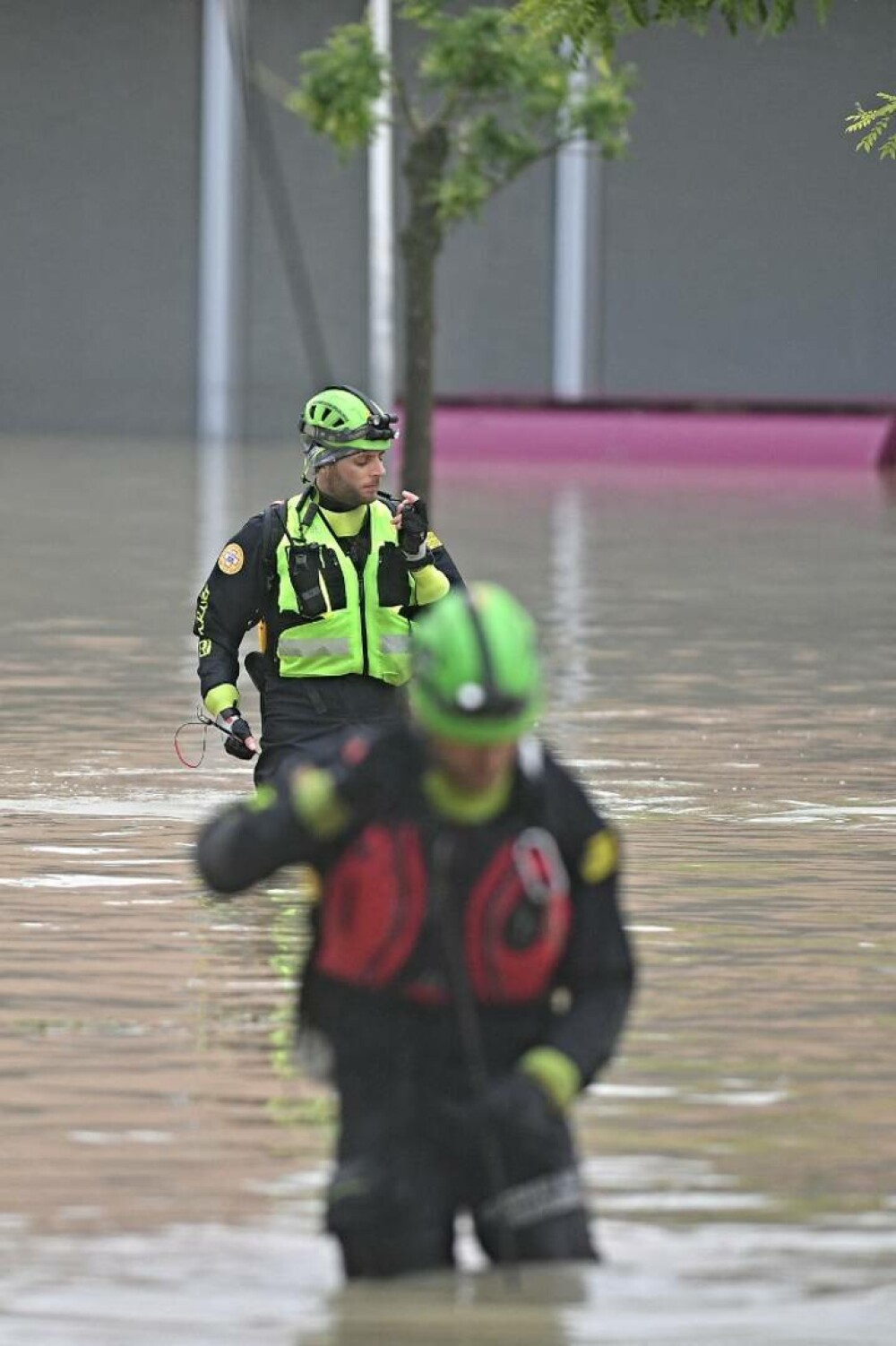 Cursa de Formula 1 de la Imola a fost anulată din cauza inundațiilor. Furtunile au provocat cinci morți în nordul Italiei - Imaginea 4
