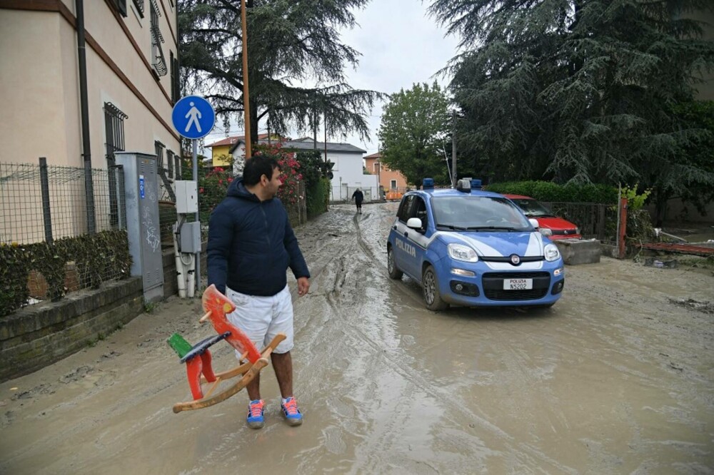 Nord-estul Italiei, lovit de inundații de amploare. Doi oameni au murit și cel puțin patru sunt dați dispăruți | VIDEO - Imaginea 8