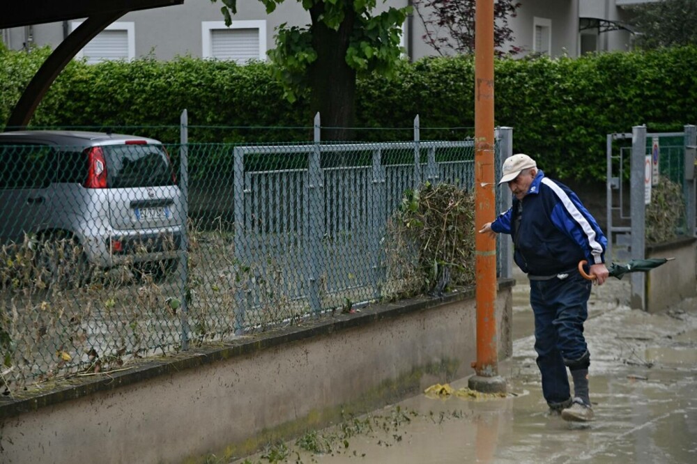 Nord-estul Italiei, lovit de inundații de amploare. Doi oameni au murit și cel puțin patru sunt dați dispăruți | VIDEO - Imaginea 4