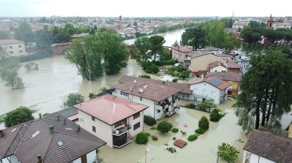 Cod roşu în Italia. Precipitaţii nemaivăzute până acum au provocat inundații în câteva minute. Opt oameni au murit - Imaginea 9
