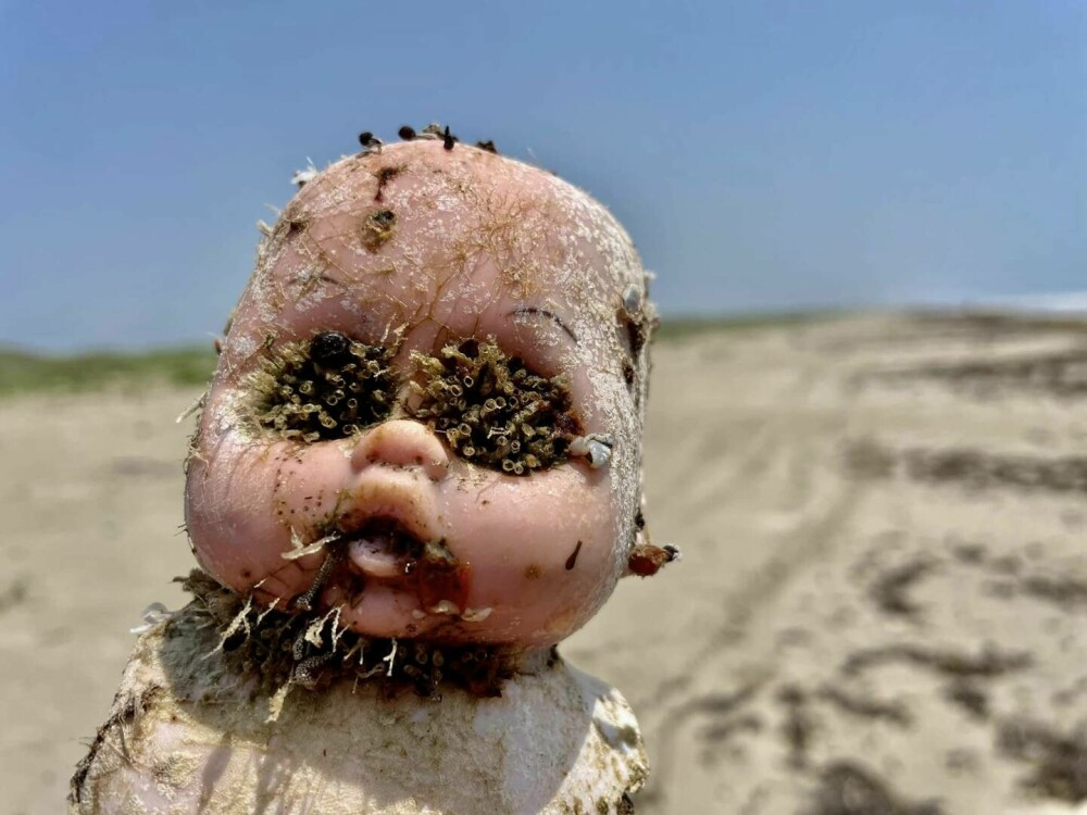 Misterul păpușilor dezmembrate și cu ochii scoși aduse de valuri pe o plajă din Texas | GALERIE FOTO - Imaginea 5