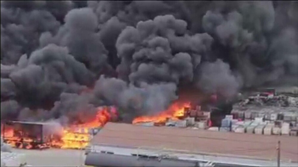 Incendiu violent la platforma chimică Săvineşti. Flăcări uriașe au distrus un depozit - Imaginea 4