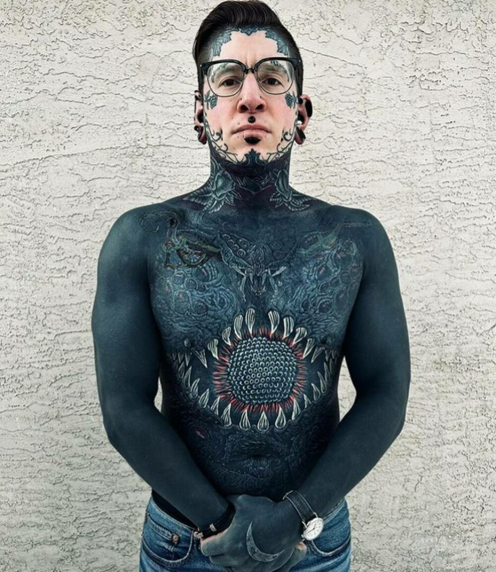 Cum arată bărbatul cu 96% din corp acoperit de tatuaje. A cheltuit peste 85.000 de euro pentru aspectul său | FOTO - Imaginea 8