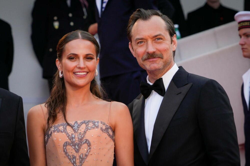 Festivalul de Film de la Cannes. Ce ținuțe au purtat actorii Jennifer Lawrence și Jude Law pe covorul roșu | GALERIE FOTO - Imaginea 6