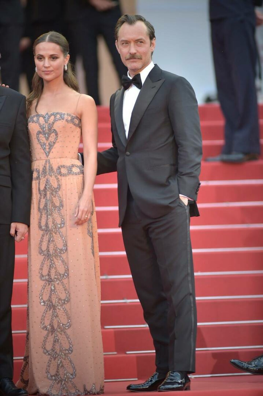 Festivalul de Film de la Cannes. Ce ținuțe au purtat actorii Jennifer Lawrence și Jude Law pe covorul roșu | GALERIE FOTO - Imaginea 7