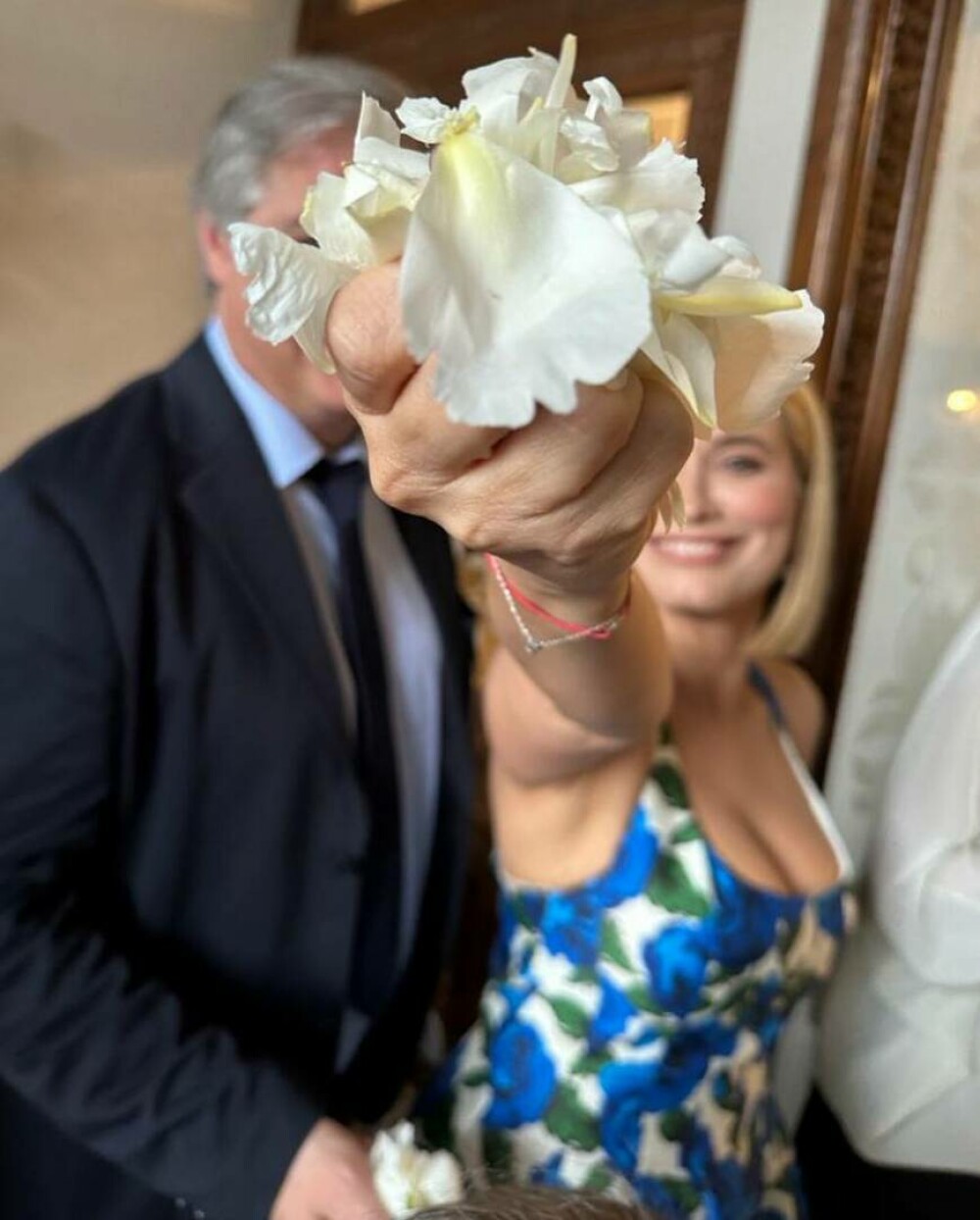 Ce ținută a purtat Andreea Esca la nunta lui Smiley și a Ginei Pistol | GALERIE FOTO - Imaginea 4