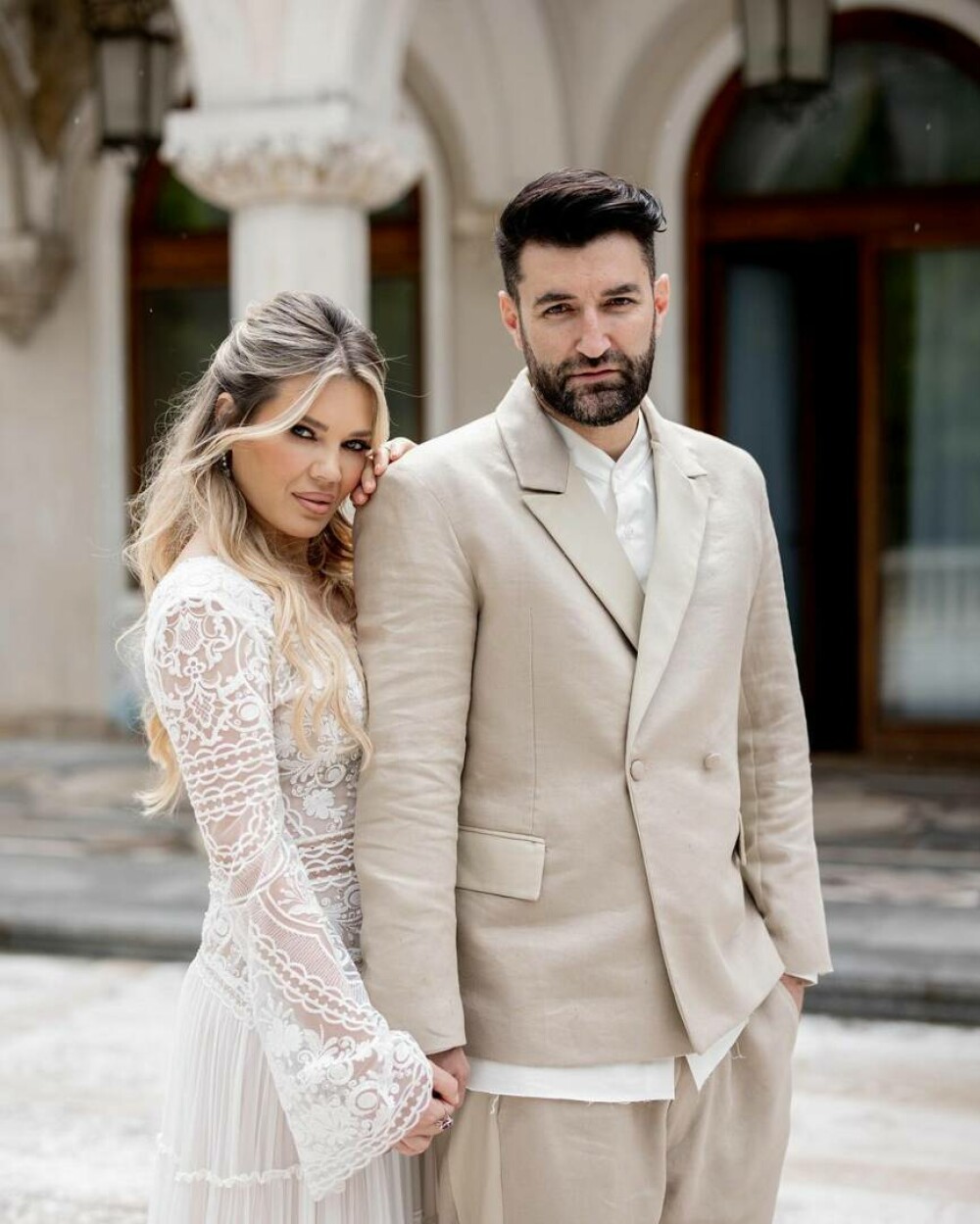 Cum au fost îmbrăcate vedetele la nunta lui Smiley și a Ginei Pistol. Imagini cu Andreea Esca, Adela Popescu și Sore | FOTO - Imaginea 23