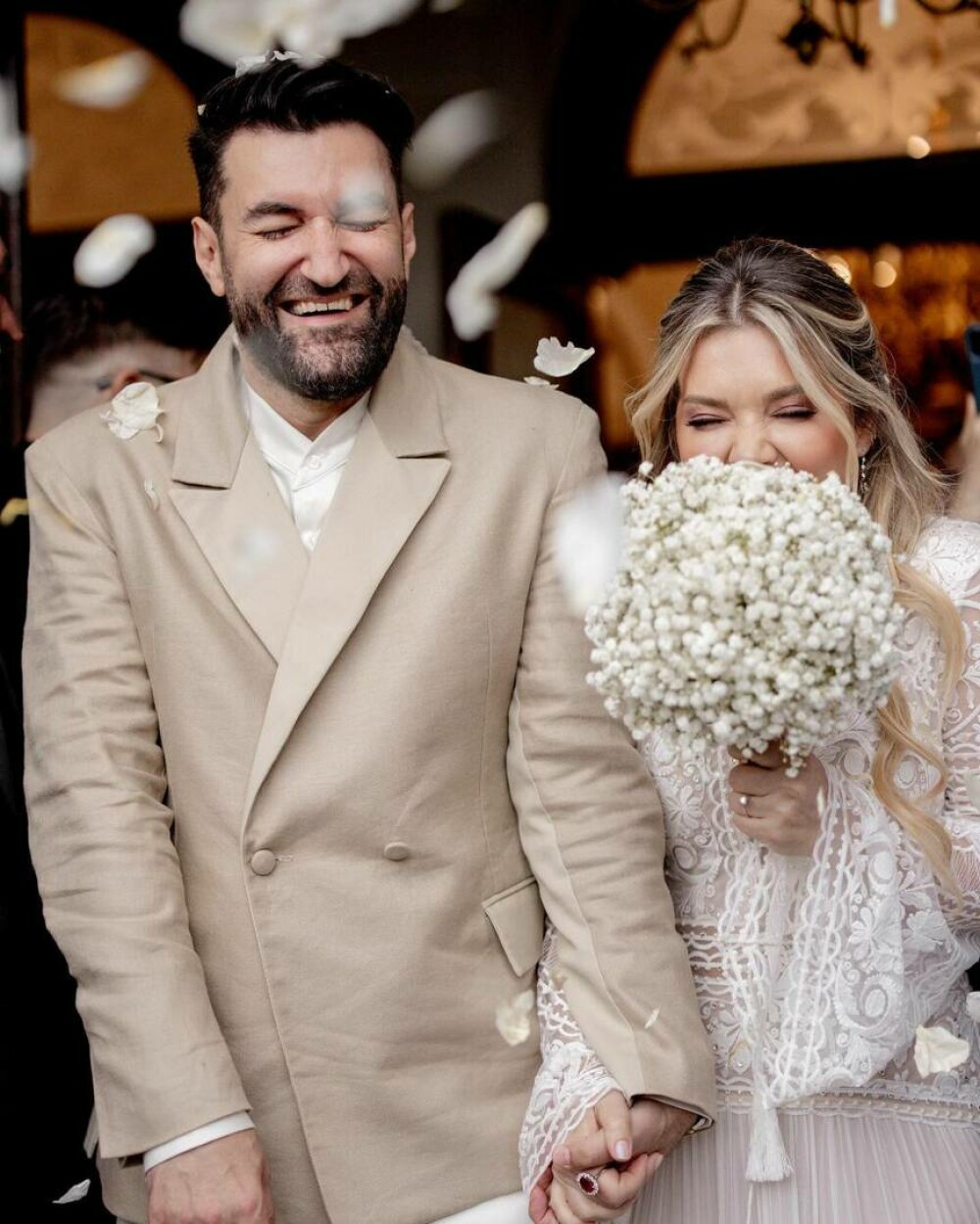 Cum au fost îmbrăcate vedetele la nunta lui Smiley și a Ginei Pistol. Imagini cu Andreea Esca, Adela Popescu și Sore | FOTO - Imaginea 25
