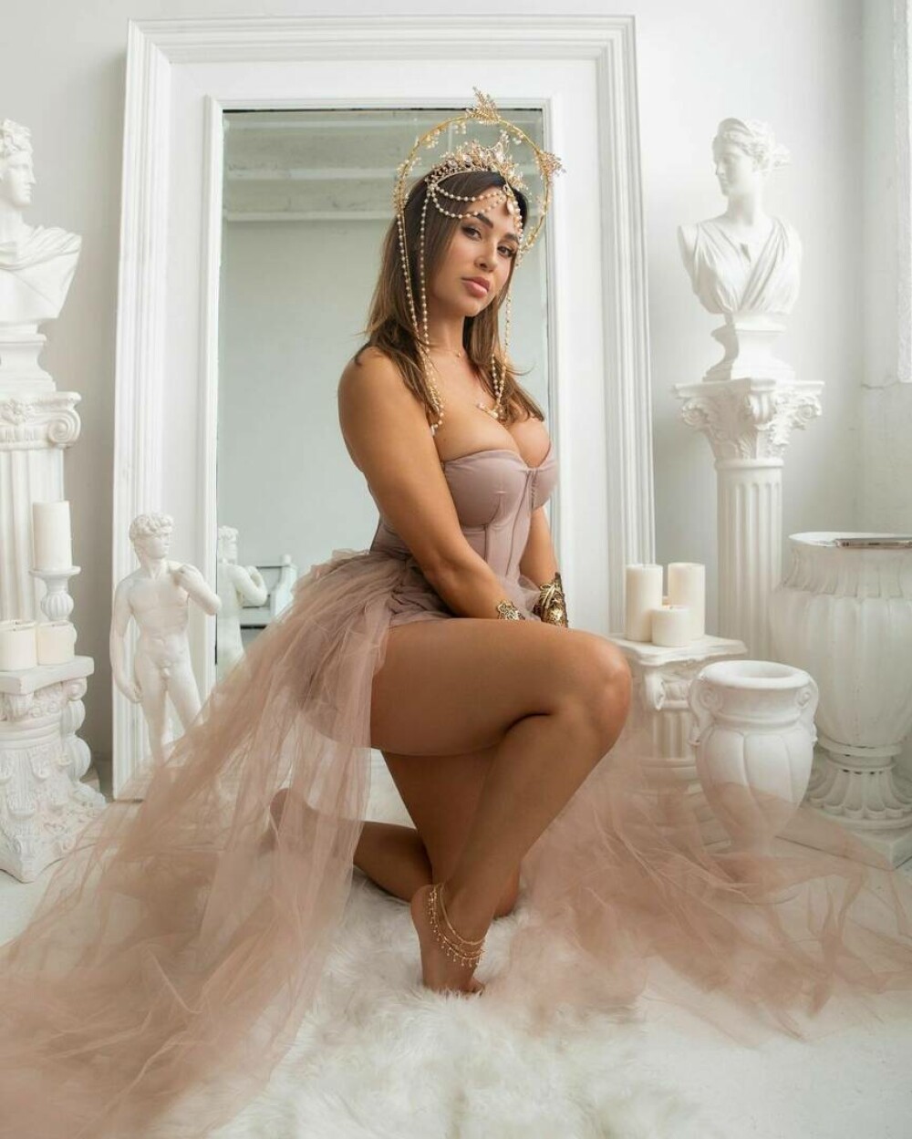 Ana Cheri, influencerița cu peste 12 milioane de urmăritori, a încins Instagramul cu un pictorial nud | Galerie Foto - Imaginea 8