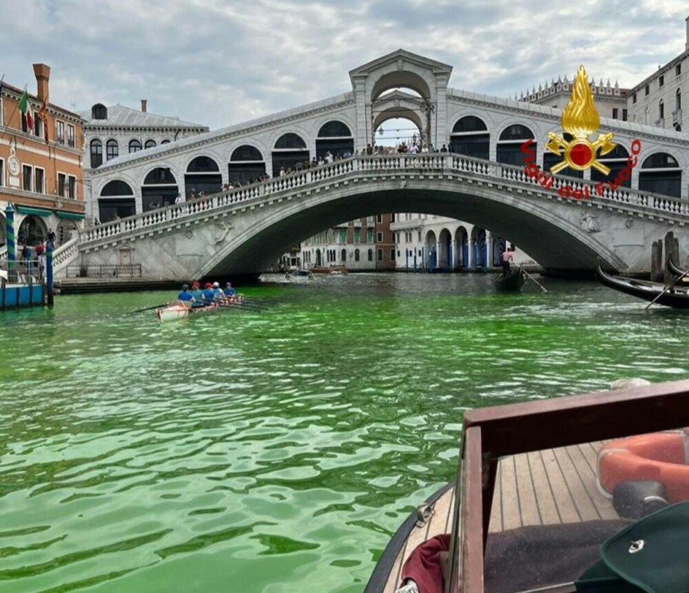 De ce apa din Canal Grande din Veneția s-a colorat în verde fluorescent | GALERIE FOTO - Imaginea 3