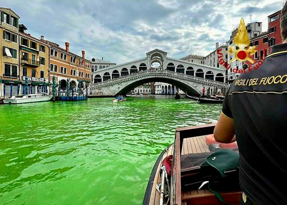 De ce apa din Canal Grande din Veneția s-a colorat în verde fluorescent | GALERIE FOTO - Imaginea 4