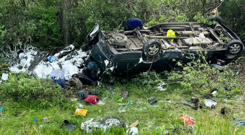 Accident grav în Ungaria. Un mort și 3 răniți după ce un microbuz înmatriculat în România s-a răsturnat | FOTO - Imaginea 2