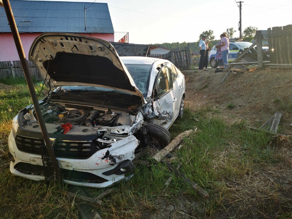 Accident grav cu șapte victime pe un drum județean din Iași. Victimele, transportate la spital | FOTO - Imaginea 2