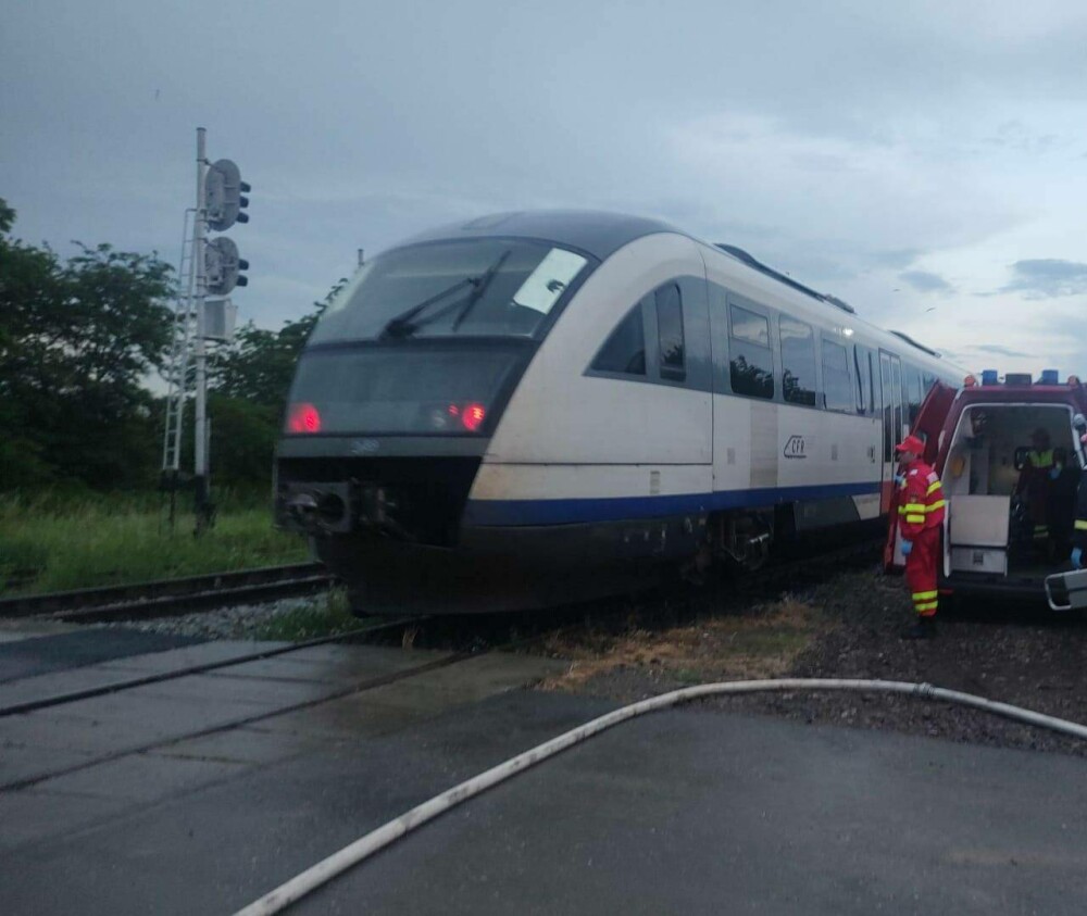 Incendiu la motorul unui tren personal în care se aflau 60 de pasageri, în Argeș - Imaginea 2