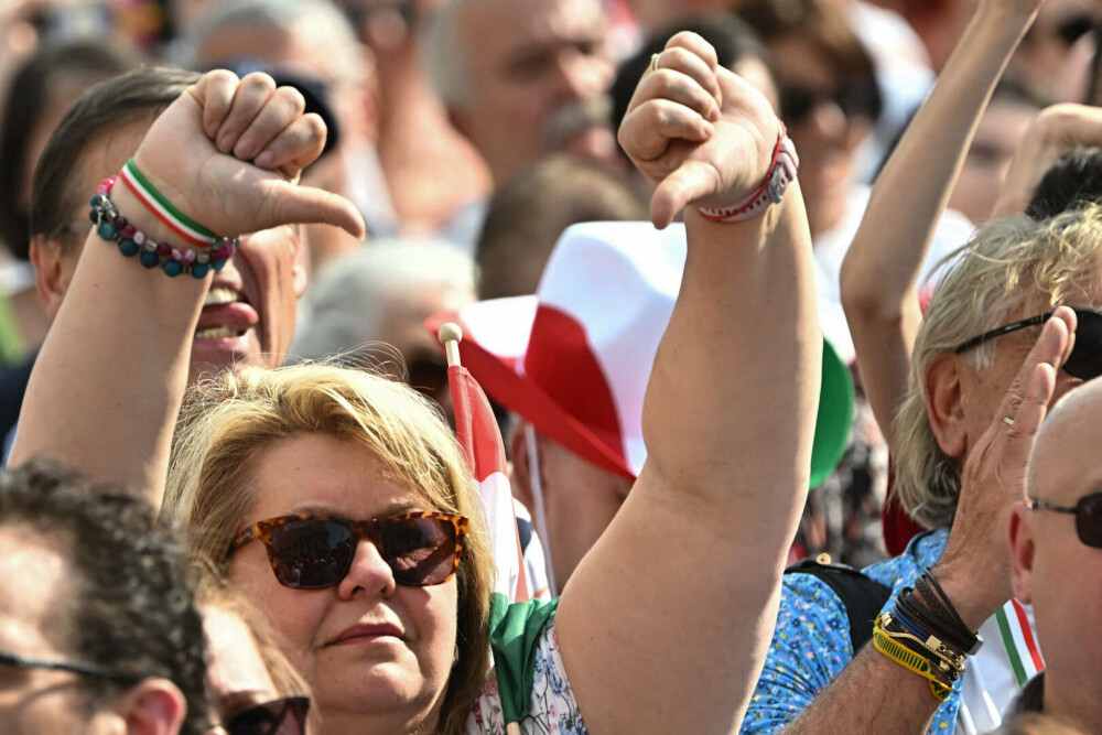 Tisuće ljudi demonstriralo je na predizbornom skupu protiv Viktora Orbana.  FOTO - Slika 3