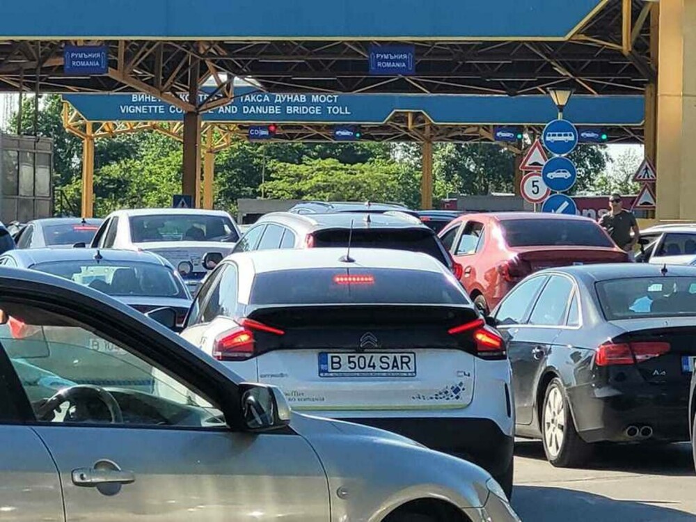 Coloane de maşini de kilometri la intrarea în țară dinspre Bulgaria. Sute de români se întorc acasă după vacanţa de Paşte - Imaginea 3