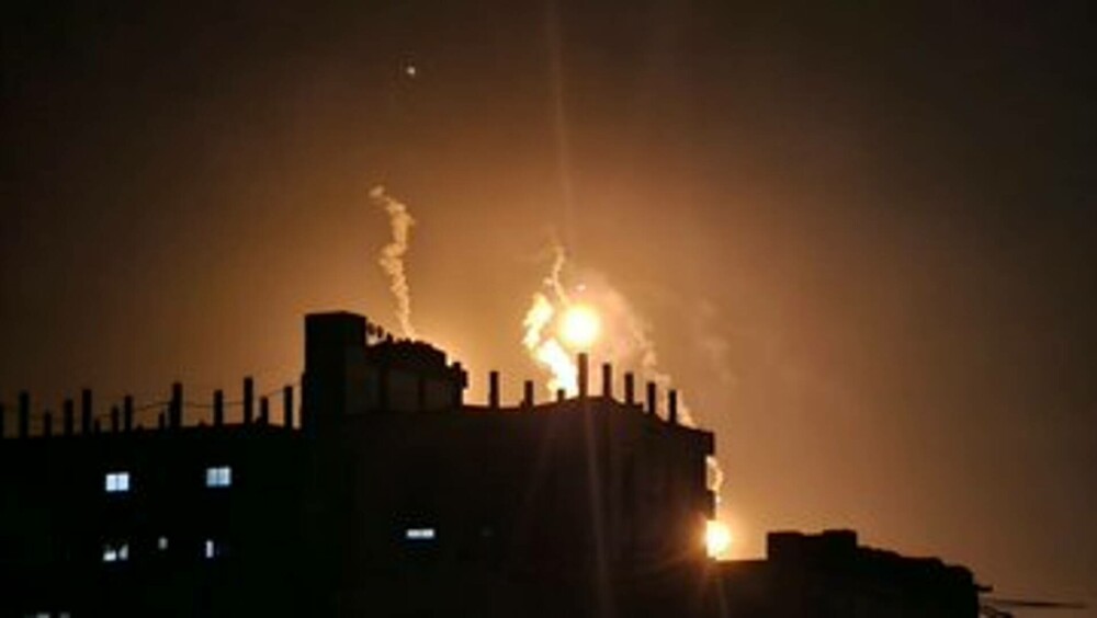 Israelul bombardează intens orașul Rafah, după ce Hamas a acceptat o propunere pentru un armistiţiu în Gaza. VIDEO - Imaginea 1