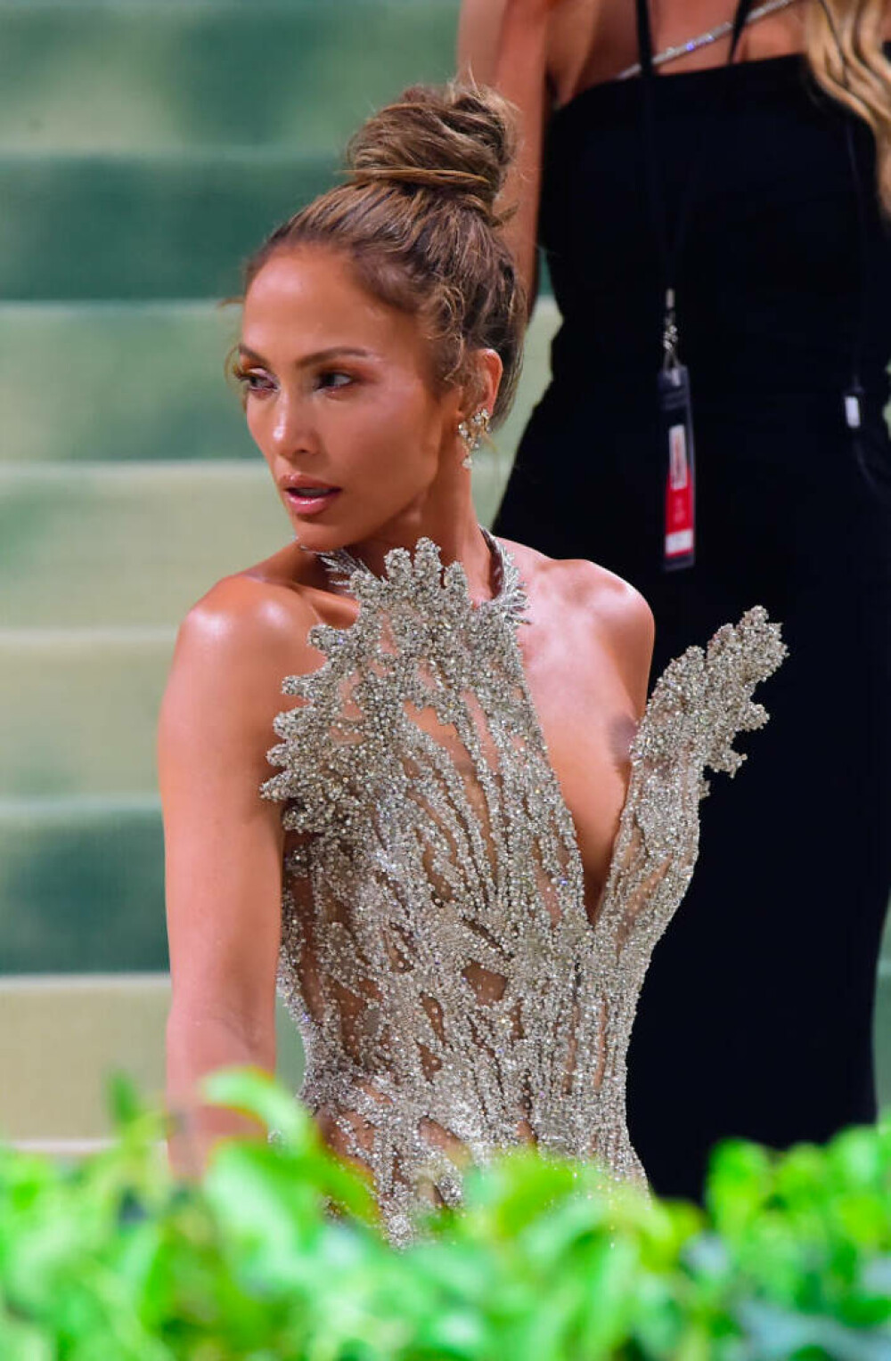 Met Gala 2024. Apariții extravagante la cea mai mare petrecere de modă a anului. J. Lo a purtat o rochie transparentă | FOTO - Imaginea 18