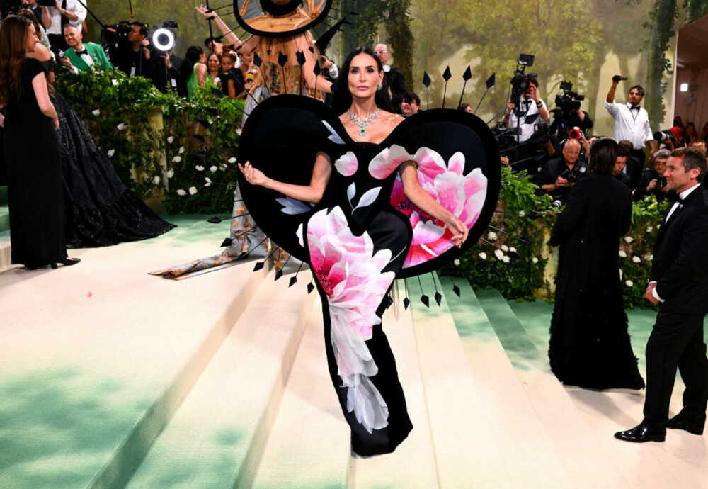 Met Gala 2024. Apariții extravagante la cea mai mare petrecere de modă a anului. J. Lo a purtat o rochie transparentă | FOTO - Imaginea 27