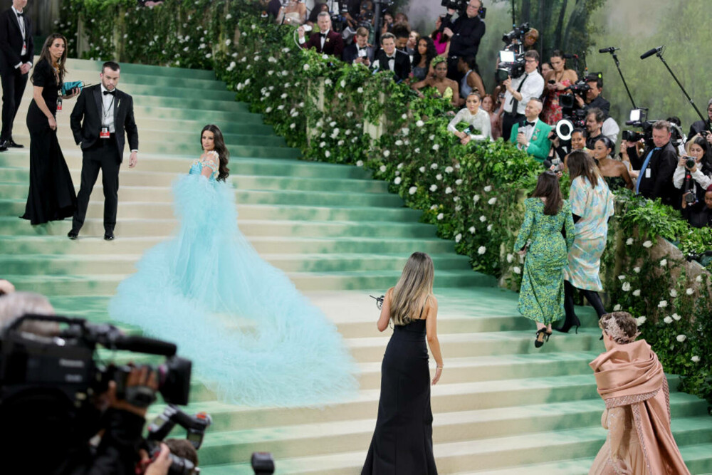 Met Gala 2024. Apariții extravagante la cea mai mare petrecere de modă a anului. J. Lo a purtat o rochie transparentă | FOTO - Imaginea 28
