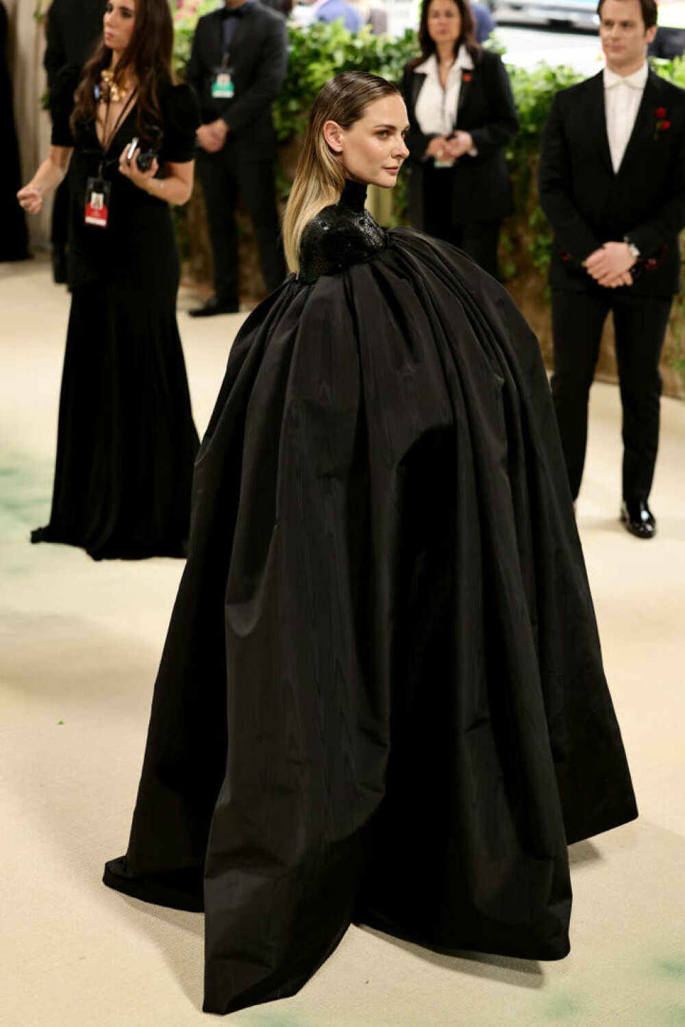 Met Gala 2024. Apariții extravagante la cea mai mare petrecere de modă a anului. J. Lo a purtat o rochie transparentă | FOTO - Imaginea 32