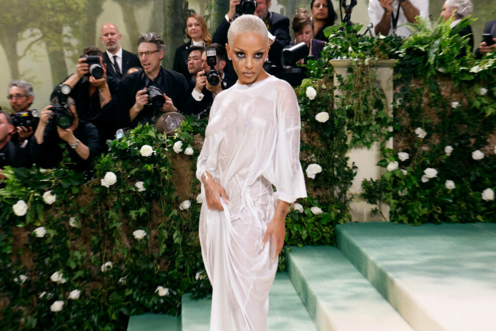 Met Gala 2024. Apariții extravagante la cea mai mare petrecere de modă a anului. J. Lo a purtat o rochie transparentă | FOTO - Imaginea 36
