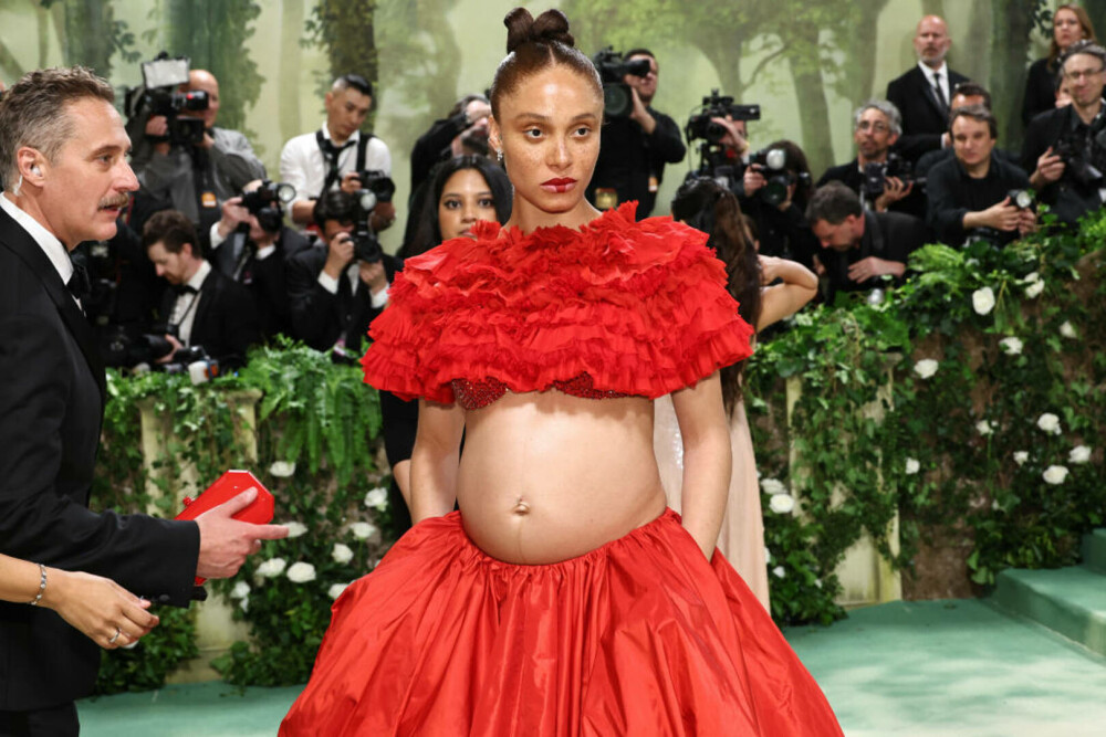 Met Gala 2024. Apariții extravagante la cea mai mare petrecere de modă a anului. J. Lo a purtat o rochie transparentă | FOTO - Imaginea 37