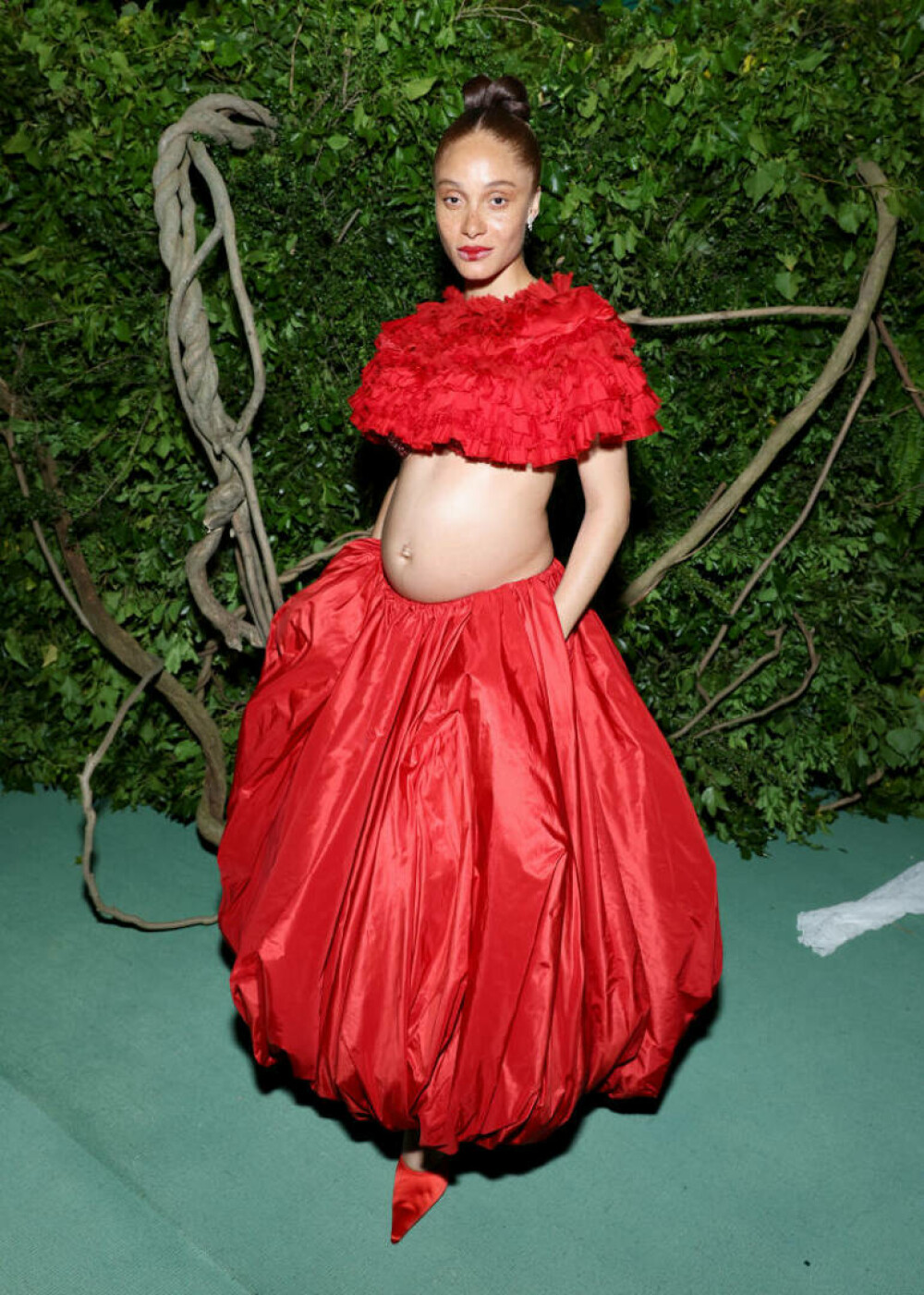 Met Gala 2024. Apariții extravagante la cea mai mare petrecere de modă a anului. J. Lo a purtat o rochie transparentă | FOTO - Imaginea 38