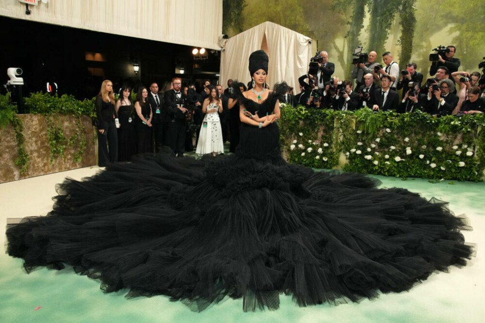 Met Gala 2024. Apariții extravagante la cea mai mare petrecere de modă a anului. J. Lo a purtat o rochie transparentă | FOTO - Imaginea 41