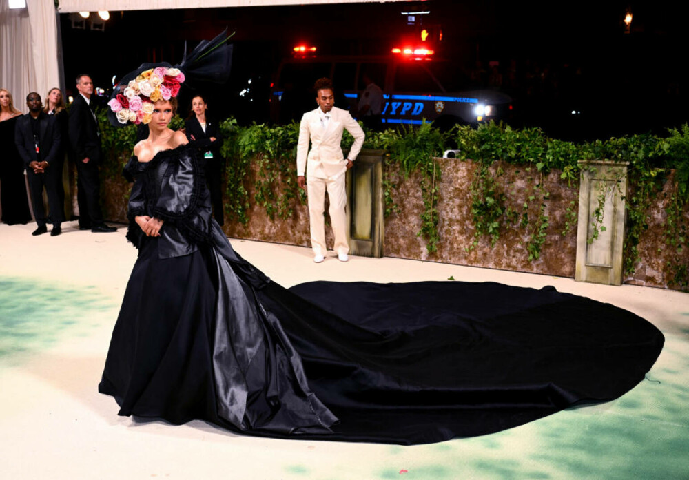 Met Gala 2024. Apariții extravagante la cea mai mare petrecere de modă a anului. J. Lo a purtat o rochie transparentă | FOTO - Imaginea 46