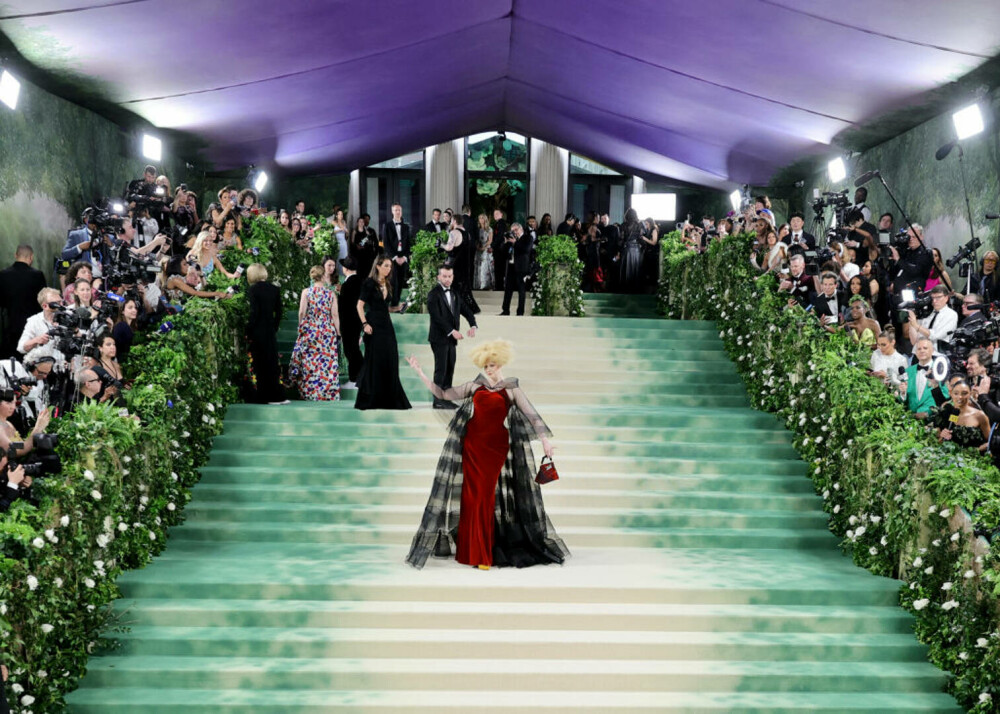 Met Gala 2024. Apariții extravagante la cea mai mare petrecere de modă a anului. J. Lo a purtat o rochie transparentă | FOTO - Imaginea 48