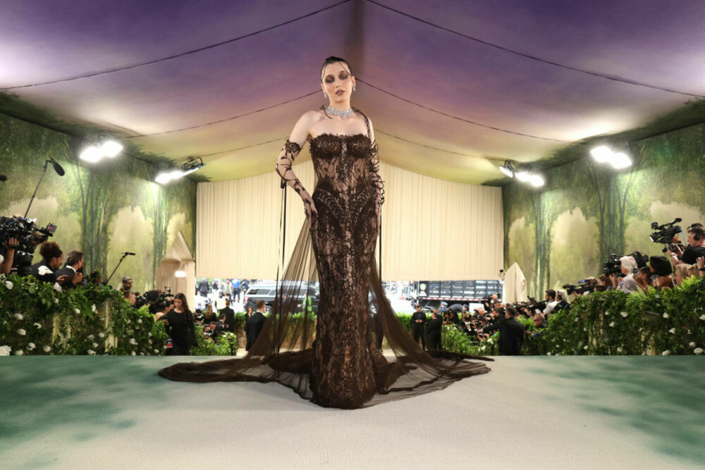Met Gala 2024. Apariții extravagante la cea mai mare petrecere de modă a anului. J. Lo a purtat o rochie transparentă | FOTO - Imaginea 88