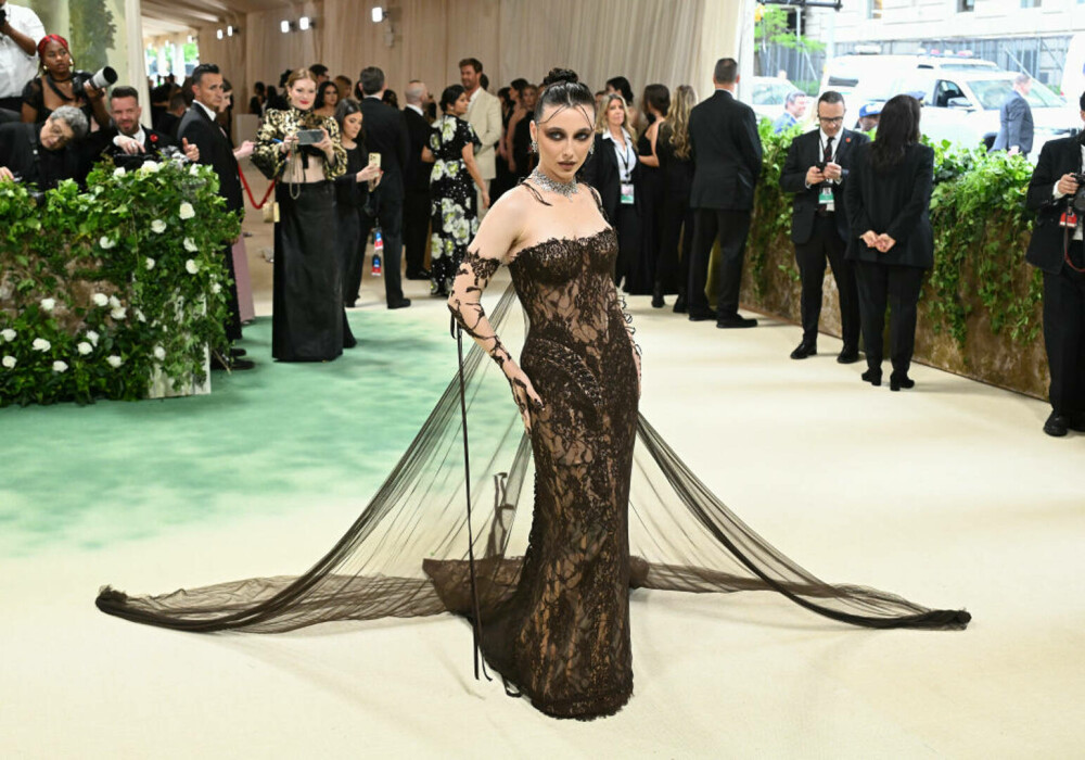 Met Gala 2024. Apariții extravagante la cea mai mare petrecere de modă a anului. J. Lo a purtat o rochie transparentă | FOTO - Imaginea 89