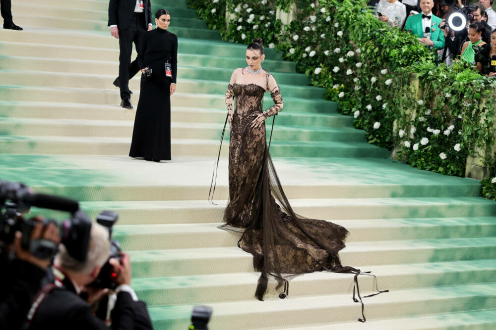 Met Gala 2024. Apariții extravagante la cea mai mare petrecere de modă a anului. J. Lo a purtat o rochie transparentă | FOTO - Imaginea 90