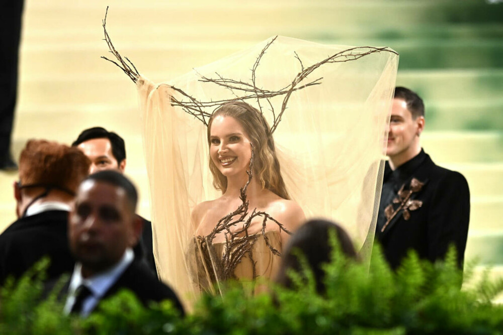 Met Gala 2024. Apariții extravagante la cea mai mare petrecere de modă a anului. J. Lo a purtat o rochie transparentă | FOTO - Imaginea 98