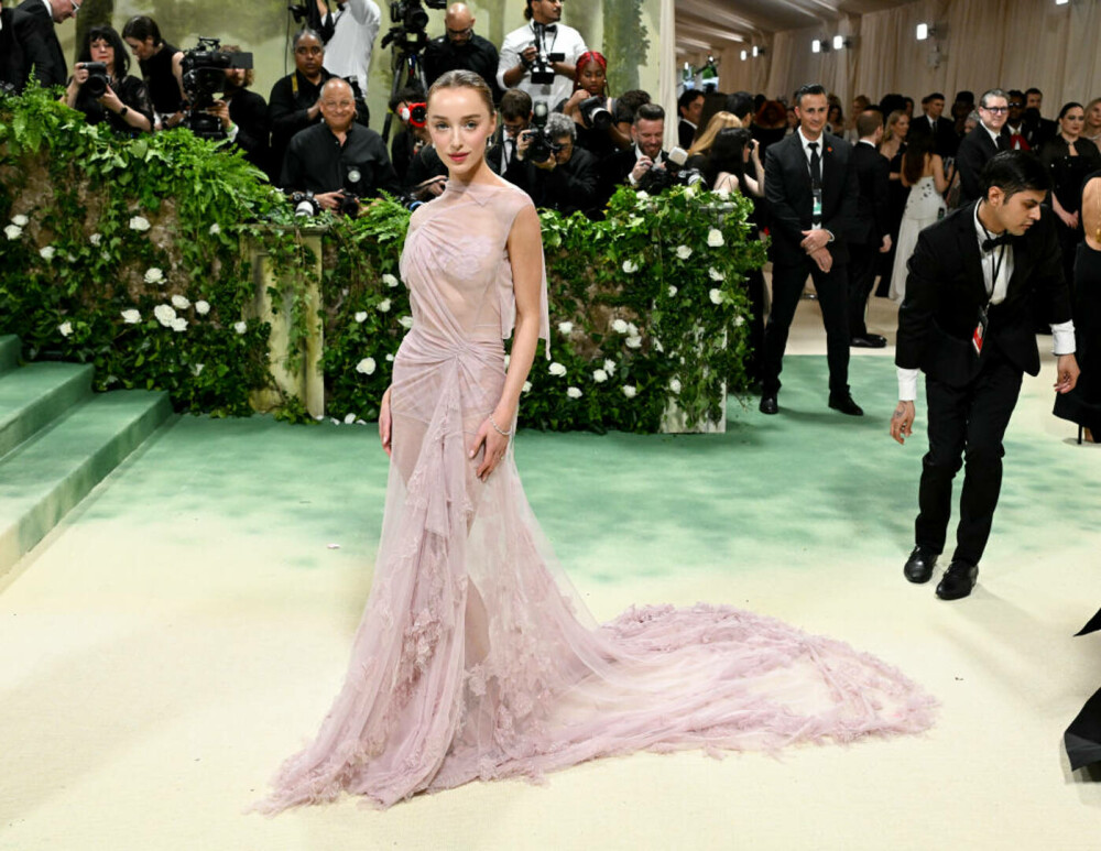 Met Gala 2024. Apariții extravagante la cea mai mare petrecere de modă a anului. J. Lo a purtat o rochie transparentă | FOTO - Imaginea 99