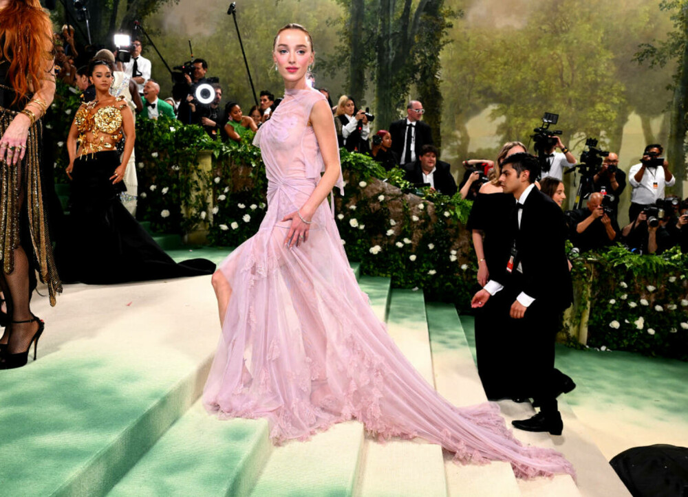 Met Gala 2024. Apariții extravagante la cea mai mare petrecere de modă a anului. J. Lo a purtat o rochie transparentă | FOTO - Imaginea 103