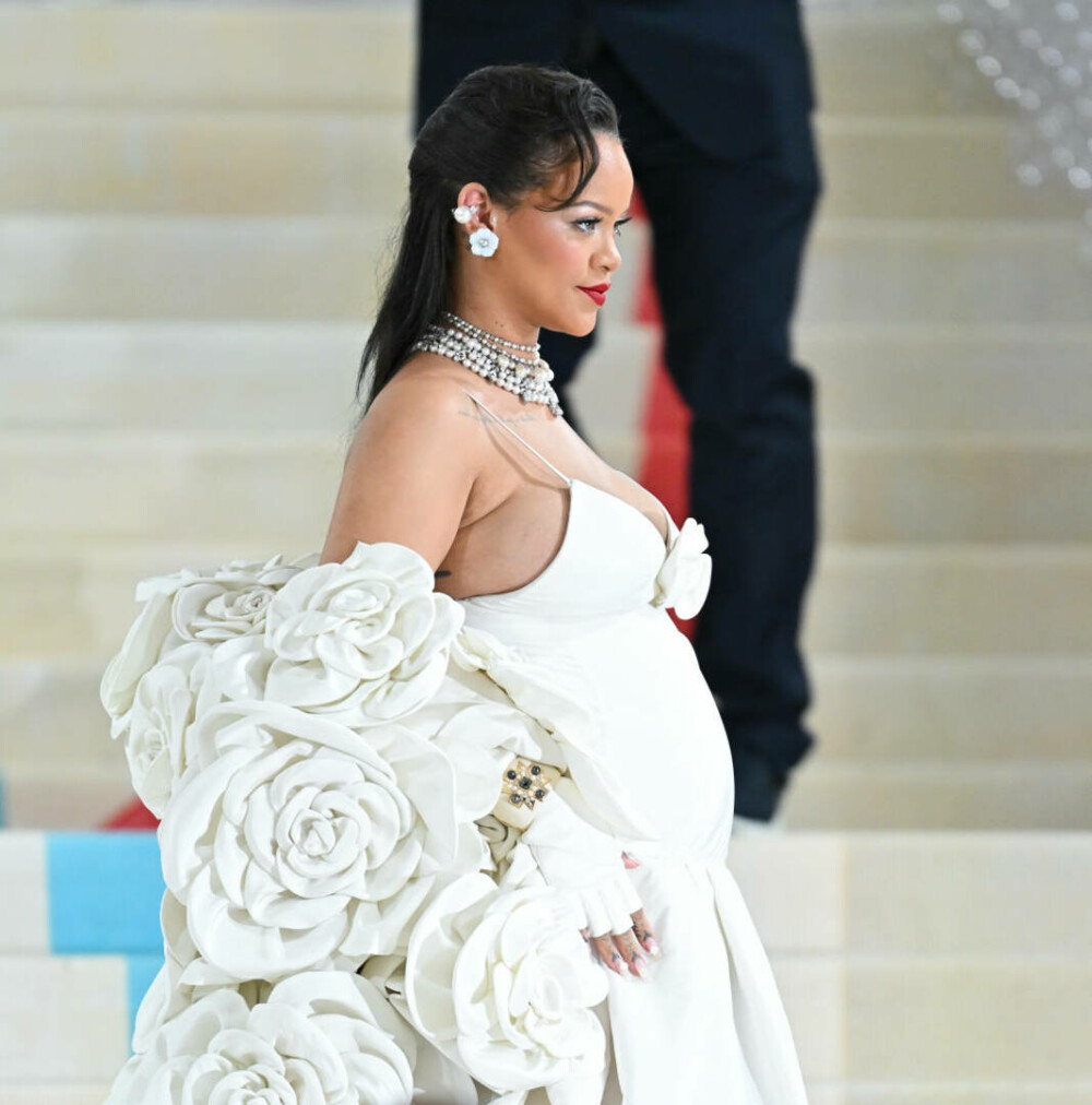 Rihanna, apariție îndrăzneață în Manhattan. Ce ținută a purtat la o cină romantică alături de iubitul ei | GALERIE FOTO - Imaginea 17