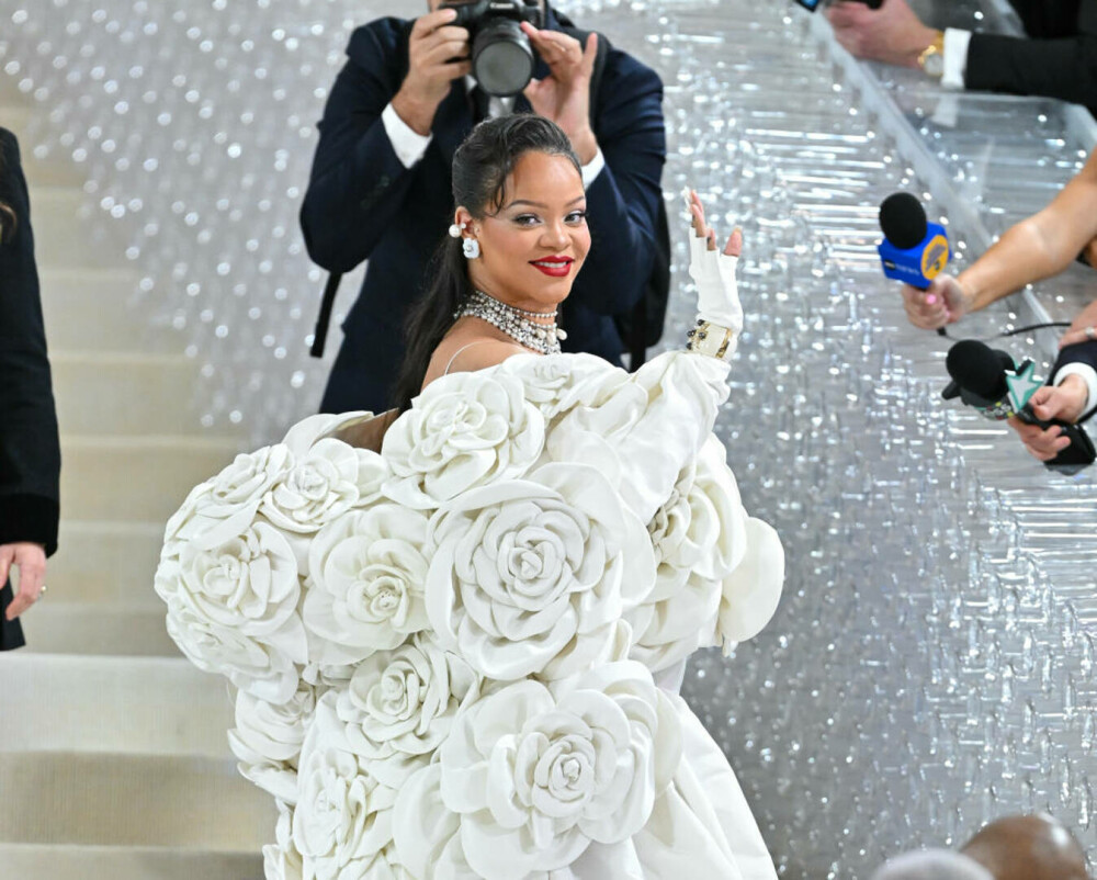 Rihanna, apariție îndrăzneață în Manhattan. Ce ținută a purtat la o cină romantică alături de iubitul ei | GALERIE FOTO - Imaginea 15