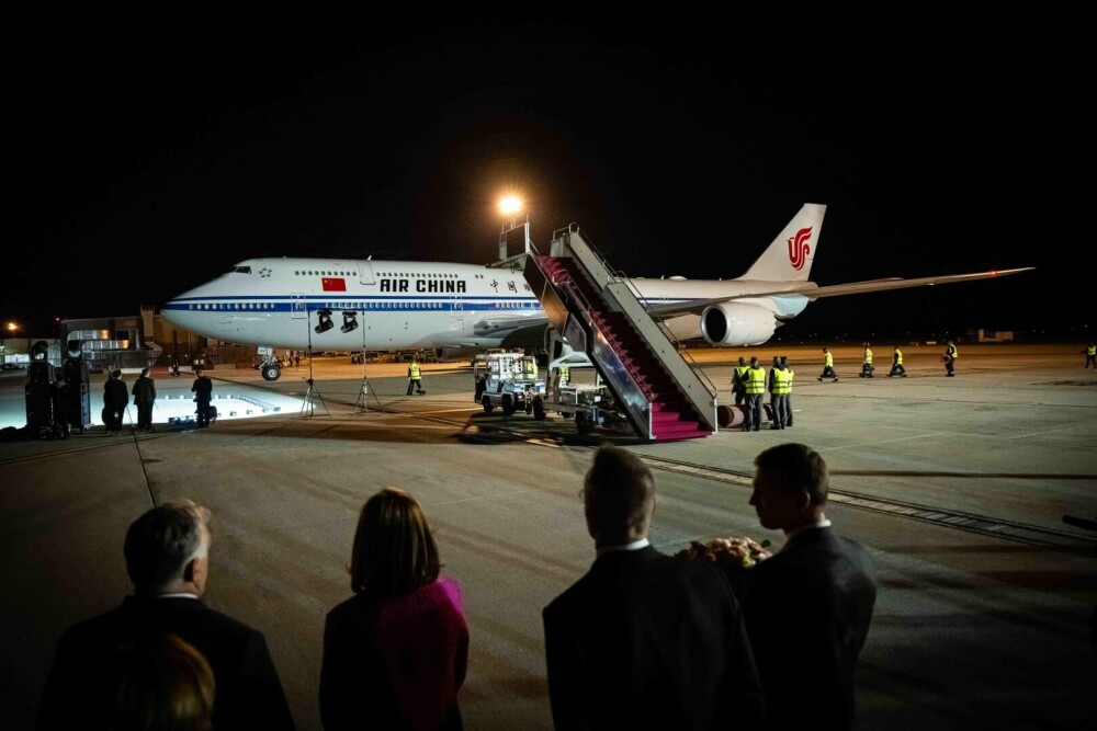 Cu ce l-a întâmpinat Viktor Orban pe Xi Jinping în Ungaria, în miez de noapte. Prima doamnă a Chinei a luat și ea VIDEO&FOTO - Imaginea 5