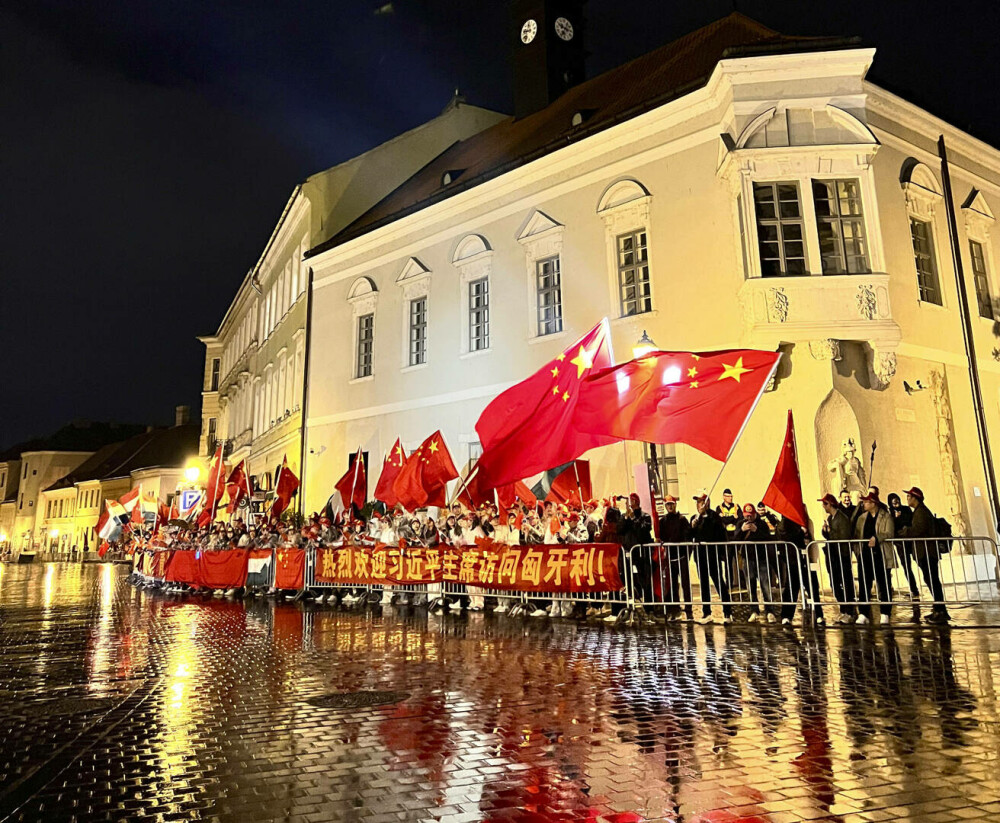 S čime je Viktor Orban dočekao Xi Jinpinga u Mađarskoj, u ponoć.  Prva dama Kine snimila je i VIDEO&FOTO - Slika 8