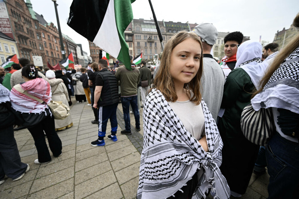Mii de oameni au manifestat în Malmo faţă de participarea Israelului la Eurovision. Greta Thunberg, între participanţi - Imaginea 1