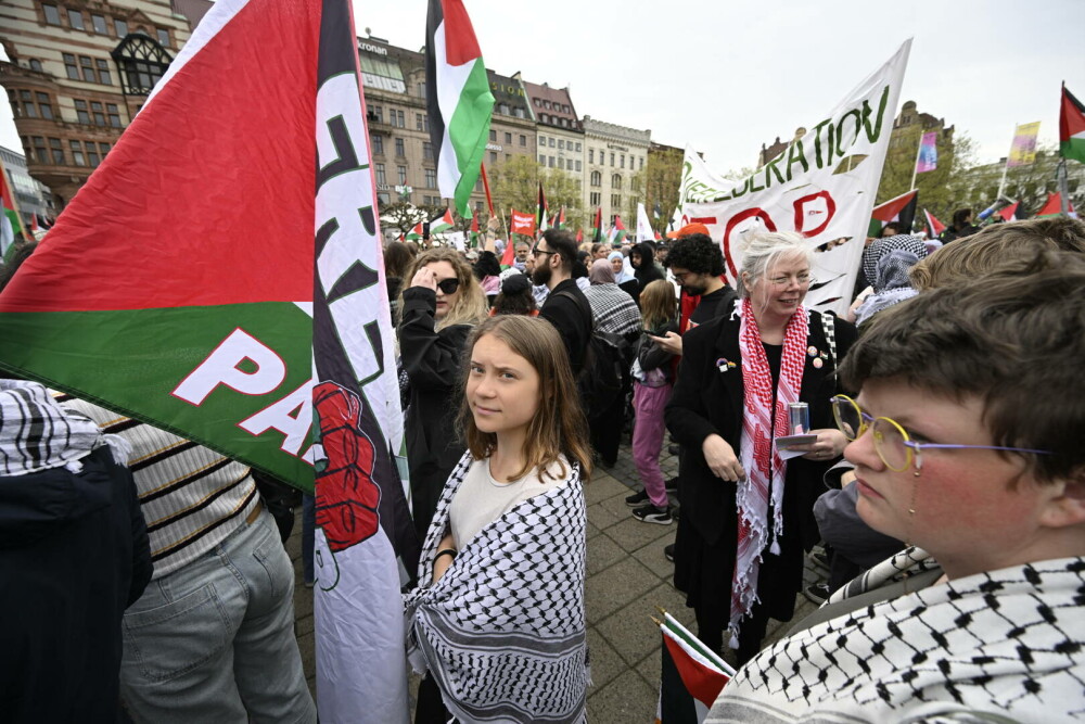 Mii de oameni au manifestat în Malmo faţă de participarea Israelului la Eurovision. Greta Thunberg, între participanţi - Imaginea 3